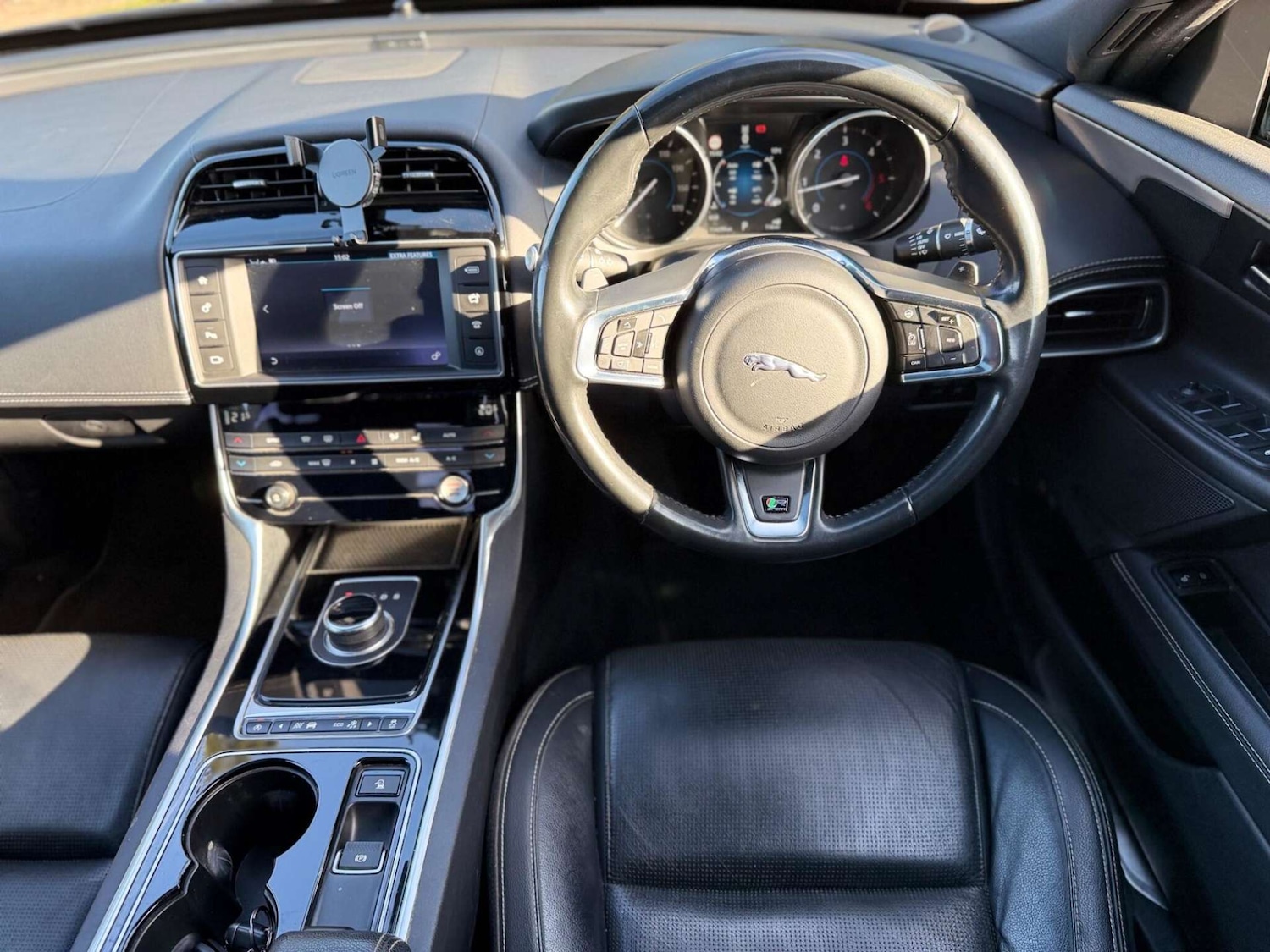 Used Jaguar XE 2016 for sale - 77946154: Photo 67