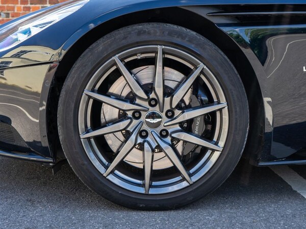 Used Aston Martin DB11 2016 for sale - 75221058: Photo 23