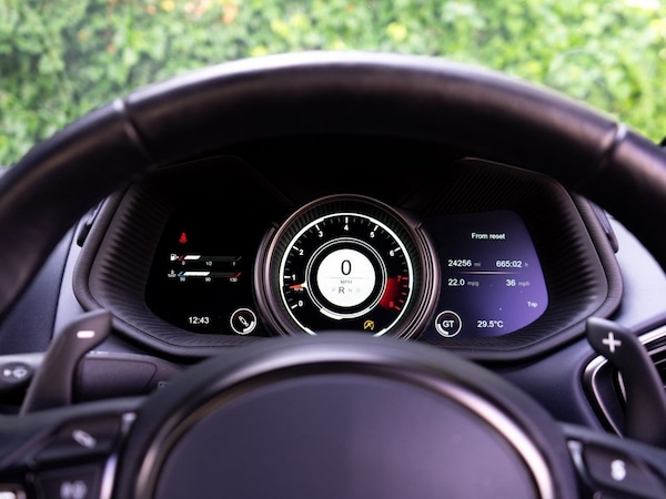 Used Aston Martin DB11 2016 for sale - 75221058: Photo 37
