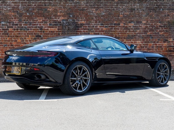 Used Aston Martin DB11 2016 for sale - 75221058: Photo 4
