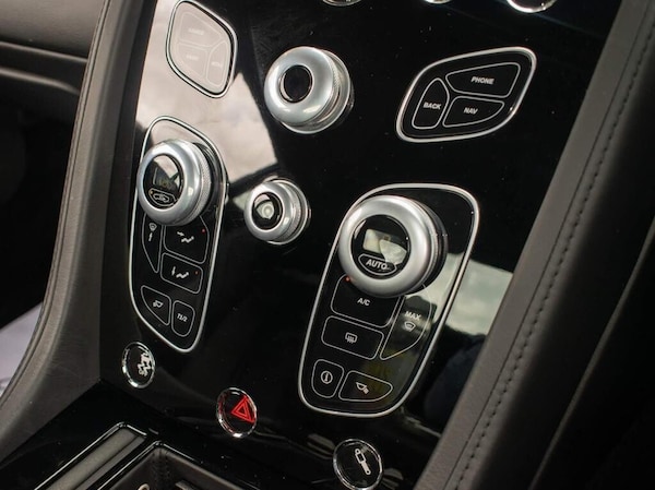 Used Aston Martin Vantage 2017 for sale - 75727503: Photo 33