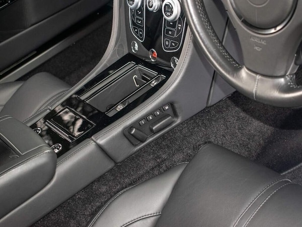 Used Aston Martin Vantage 2017 for sale - 75727503: Photo 35