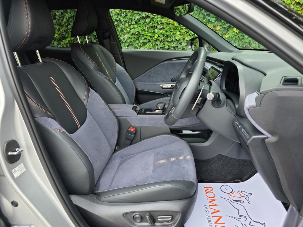 Used Lexus LBX 2024 for sale - 76163418: Photo 5