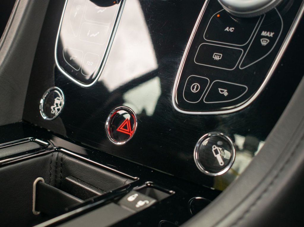 Used Aston Martin Vantage 2017 for sale - 77507895: Photo 32