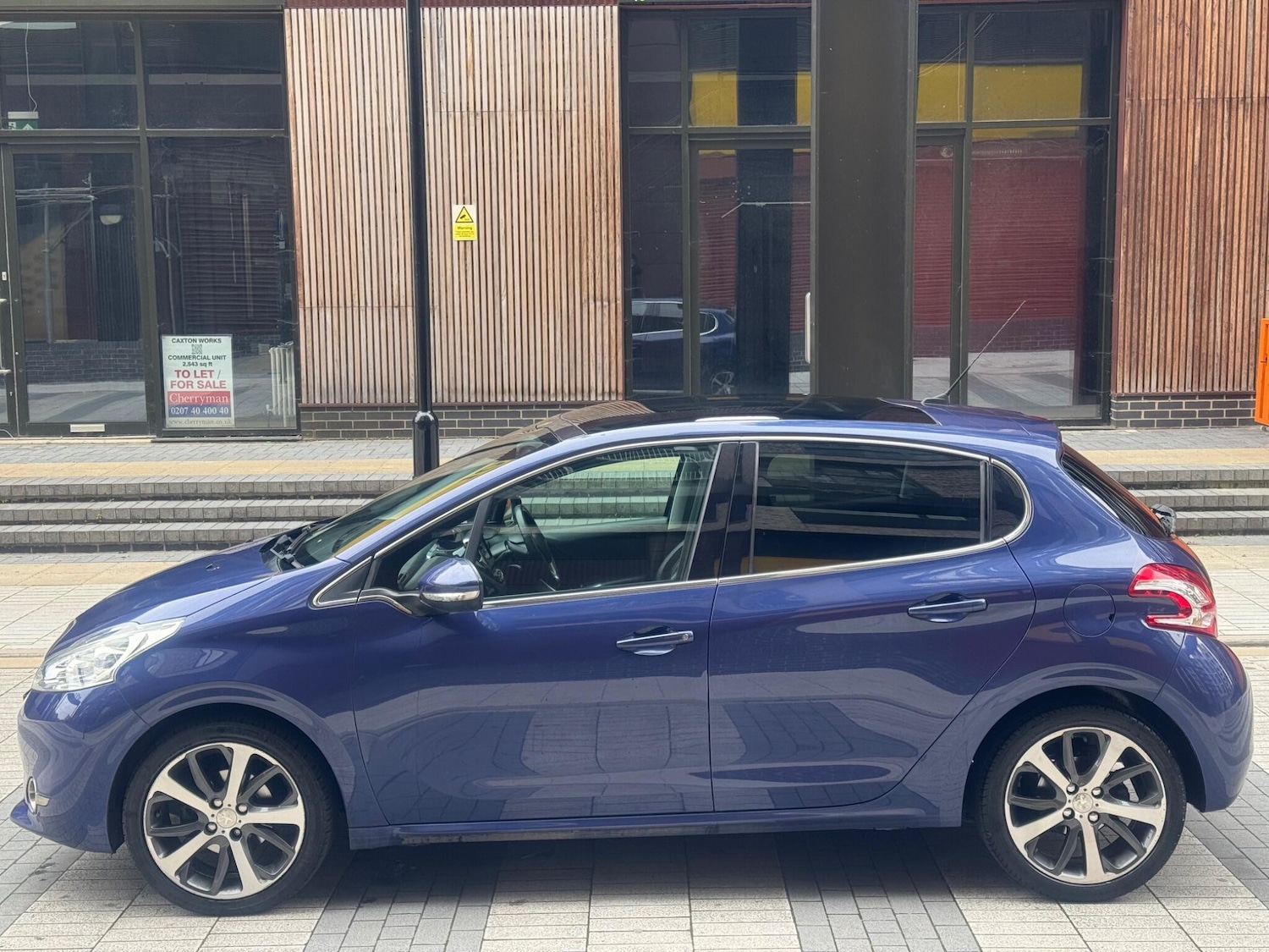 Used Peugeot 208 2015 for sale - 76585402: Photo 3