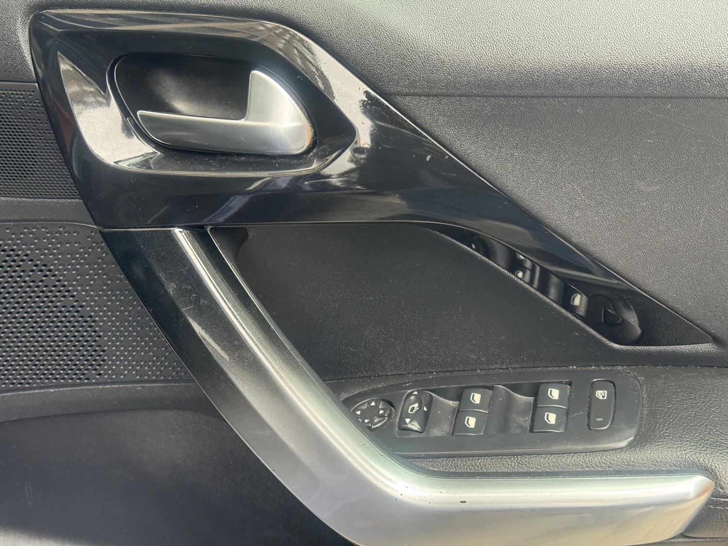 Used Peugeot 208 2015 for sale - 76585402: Photo 33