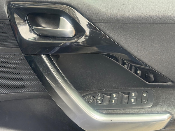 Used Peugeot 208 2015 for sale - 76325904: Photo 33
