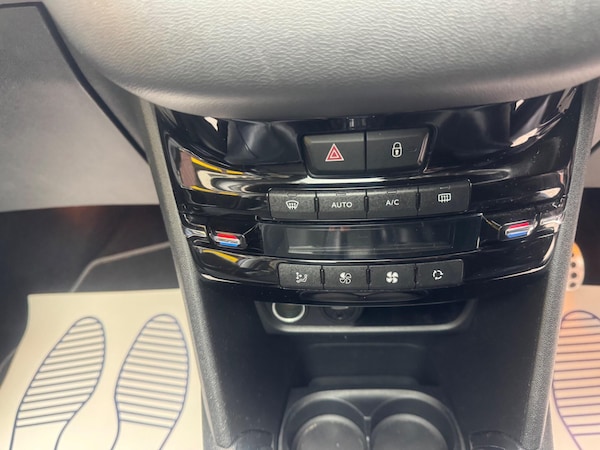 Used Peugeot 208 2015 for sale - 76325904: Photo 39