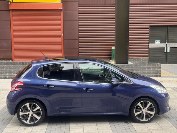 Used Peugeot 208 2015 for sale - 76325904: Photo 9