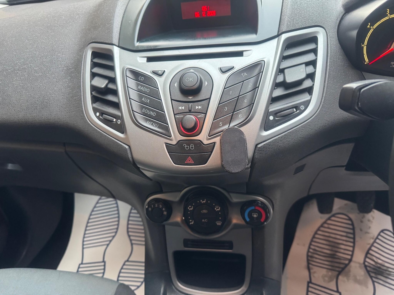 Used Ford Fiesta 2010 for sale - 76592209: Photo 31