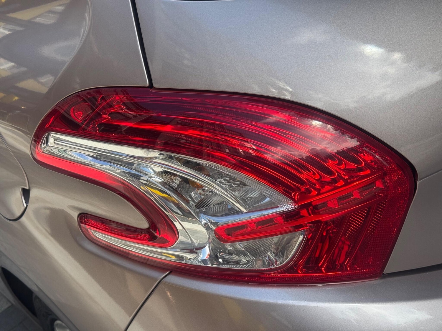 Used Peugeot 208 2013 for sale - 76498452: Photo 16