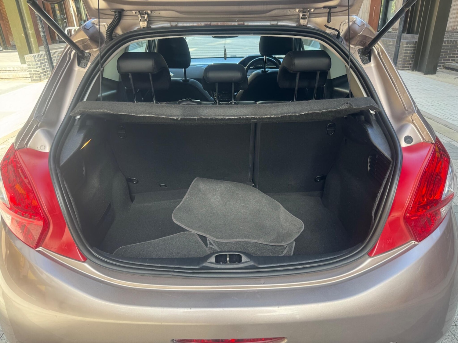 Used Peugeot 208 2013 for sale - 76498452: Photo 27