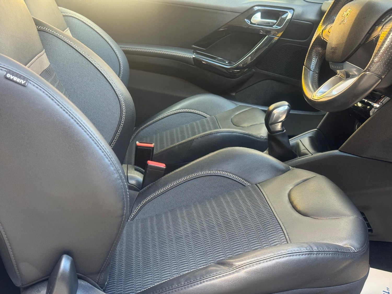 Used Peugeot 208 2013 for sale - 76498452: Photo 31