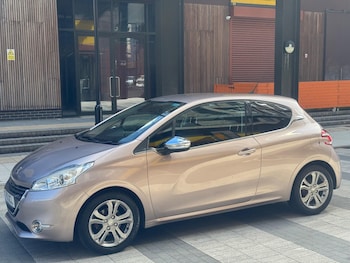 Used Peugeot 208 2013 for sale - 76498452: Photo