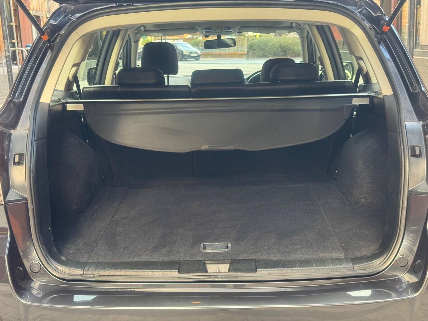 Used Subaru Outback 2010 for sale - 76671712: Photo 27