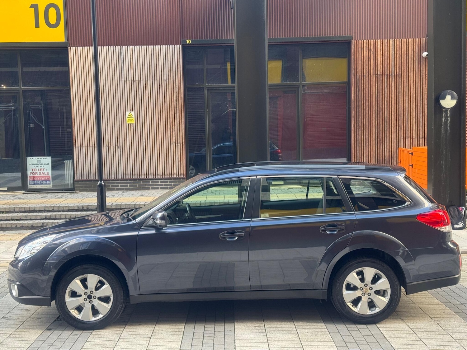Used Subaru Outback 2010 for sale - 76671712: Photo 7
