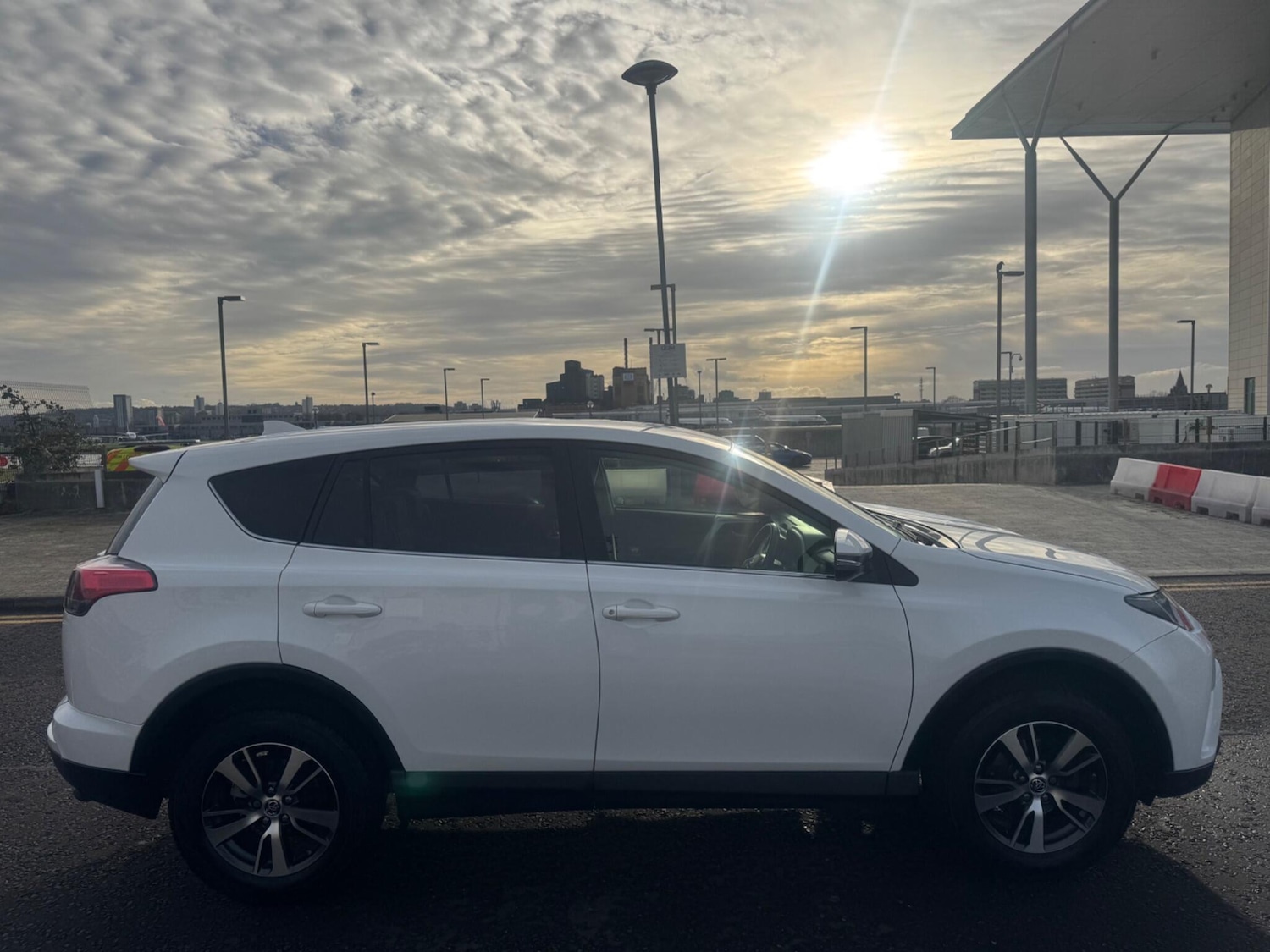 Used Toyota RAV4 2017 for sale - 77238508: Photo 9
