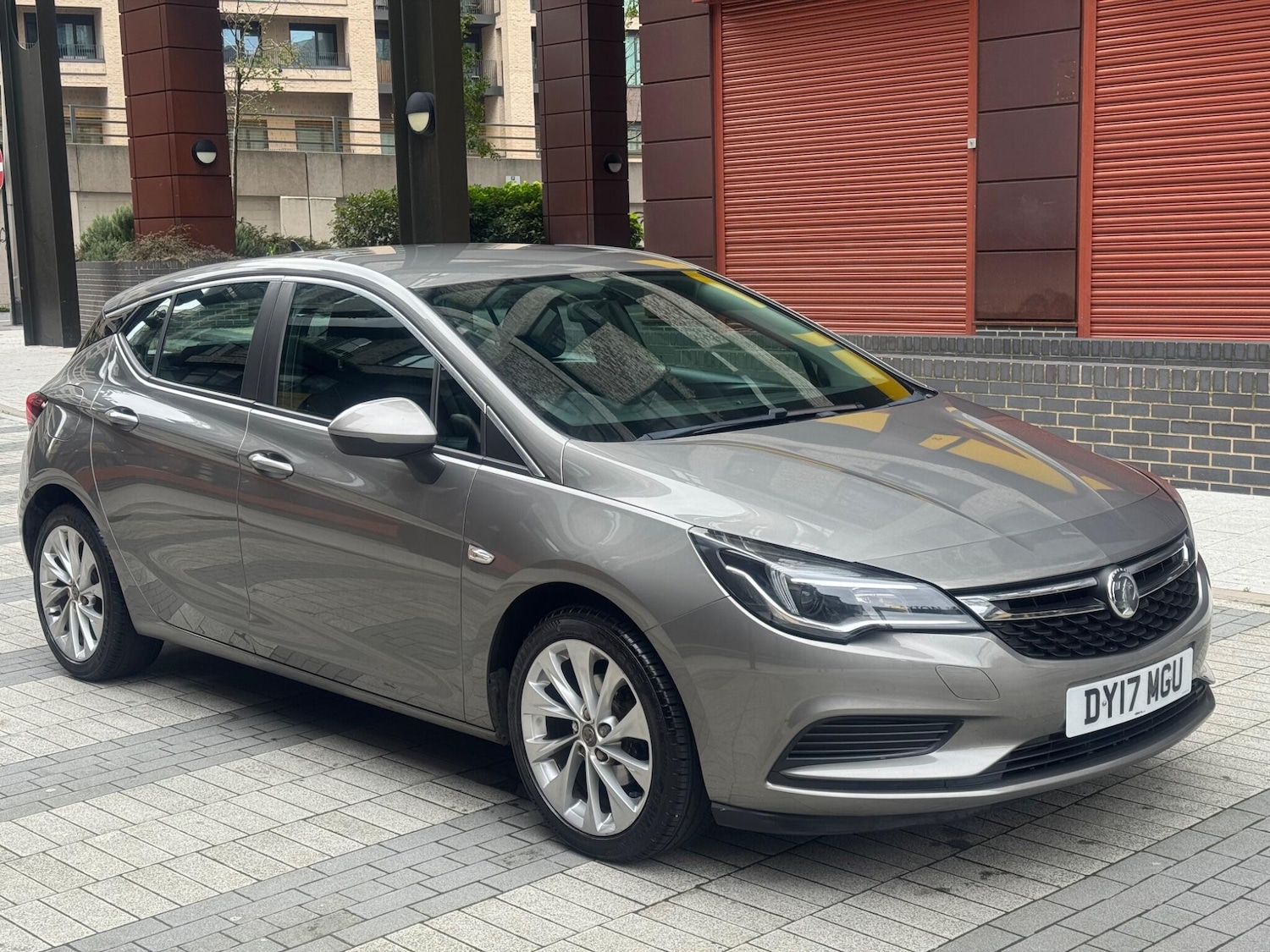 Used Vauxhall Astra 2017 for sale - 76633891: Photo 1