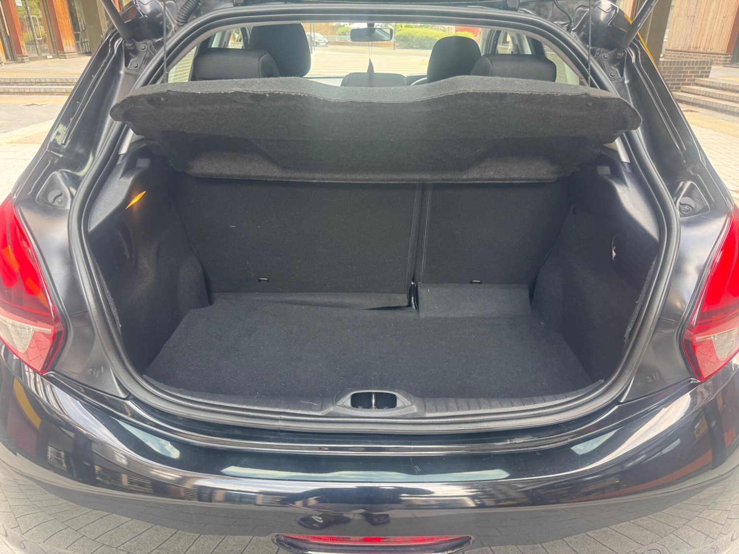 Used Peugeot 208 2016 for sale - 76472091: Photo 26