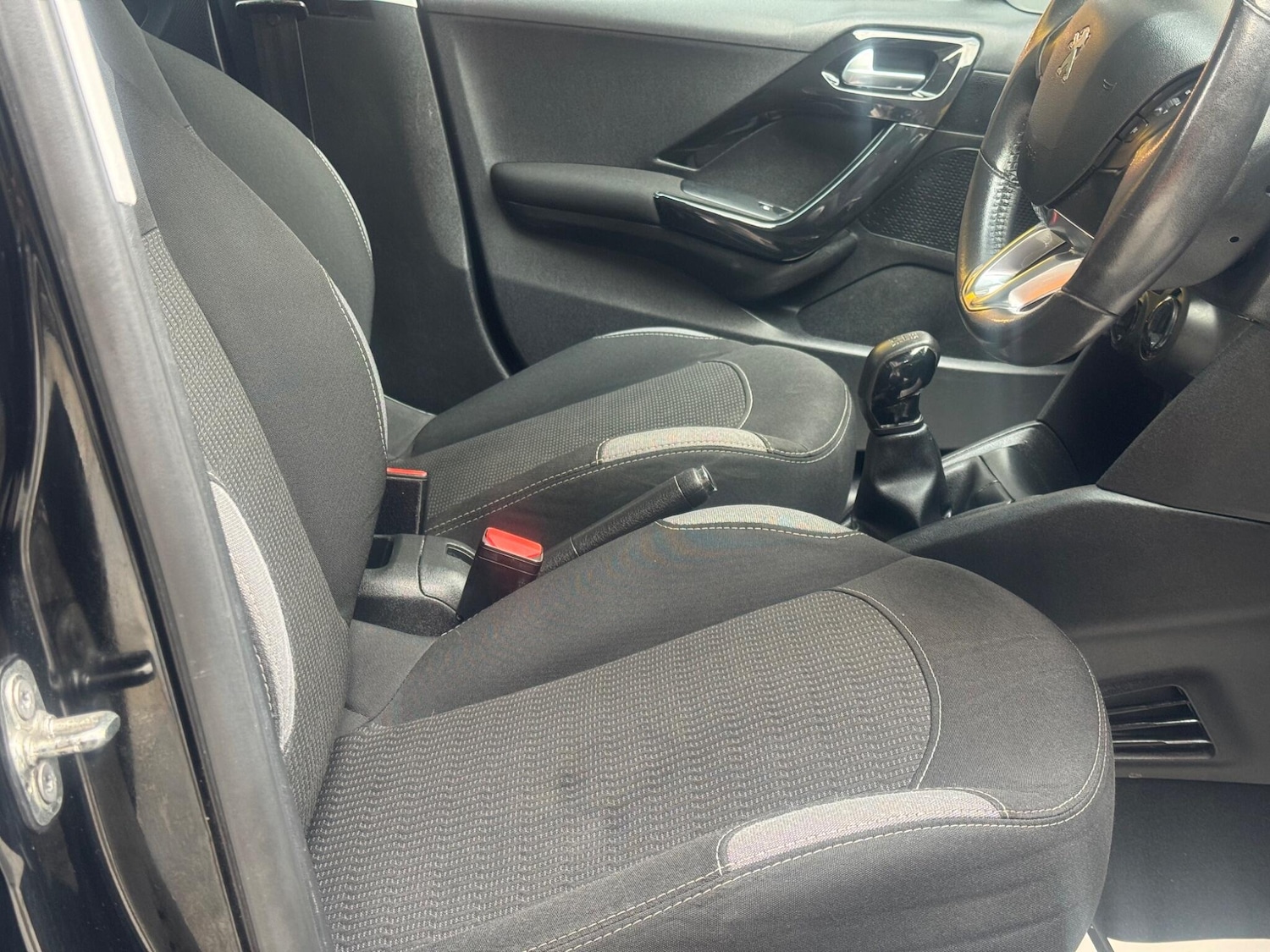 Used Peugeot 208 2016 for sale - 76472091: Photo 32