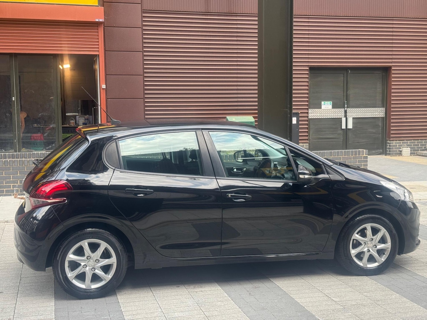 Used Peugeot 208 2016 for sale - 76472091: Photo 8