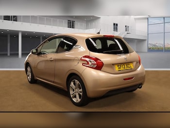 Used Peugeot 208 2013 for sale - 75677493: Photo