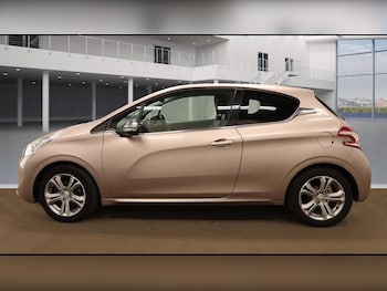 Used Peugeot 208 2013 for sale - 75677493: Photo