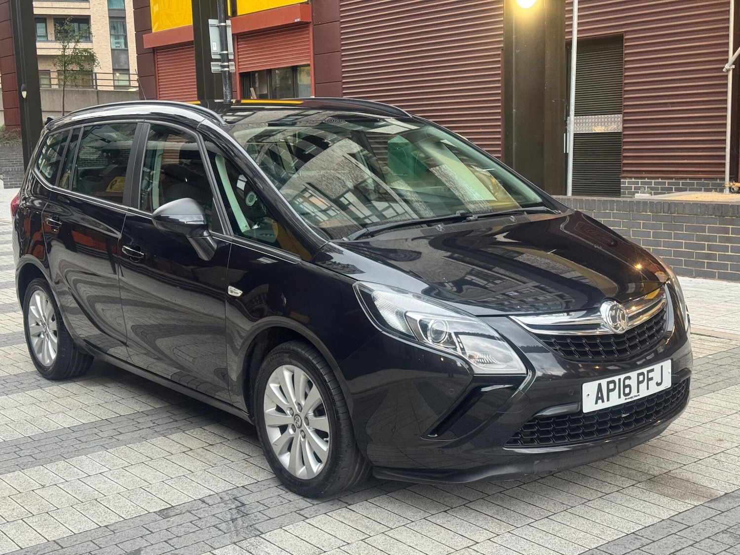 Used Vauxhall Zafira Tourer 2016 for sale - 76360717: Photo 1