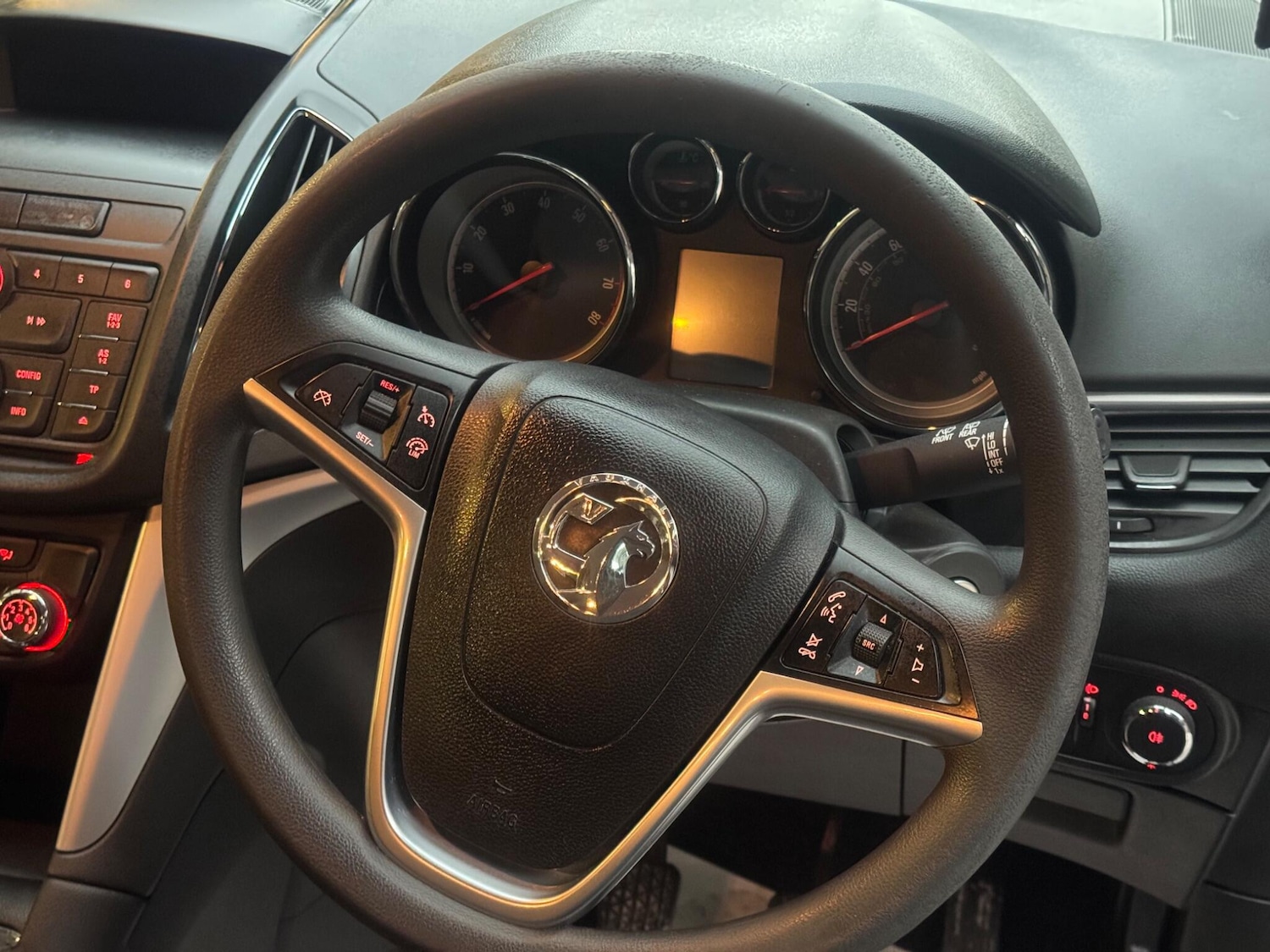 Used Vauxhall Zafira Tourer 2016 for sale - 76360717: Photo 33
