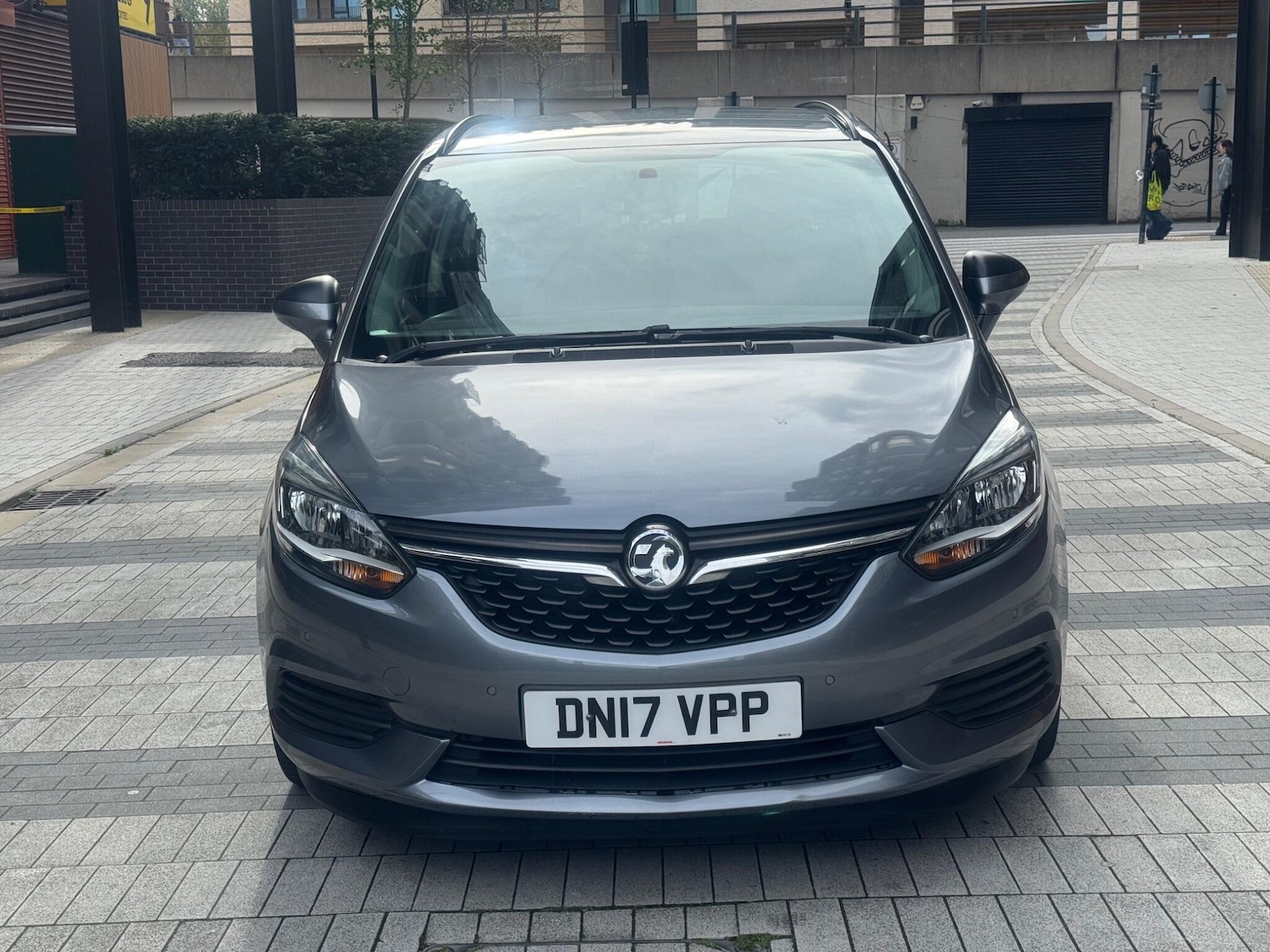 Used Vauxhall Zafira Tourer 2017 for sale - 76189208: Photo 2