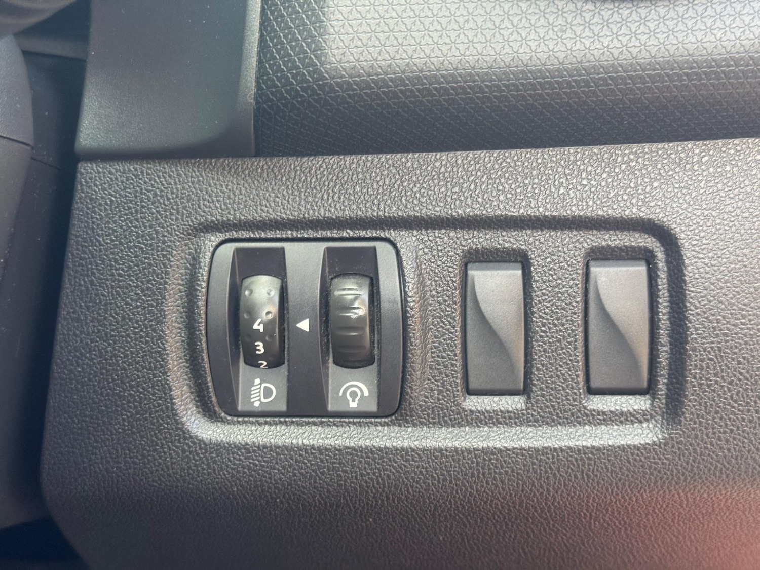 Used Renault Clio 2015 for sale - 76472226: Photo 33