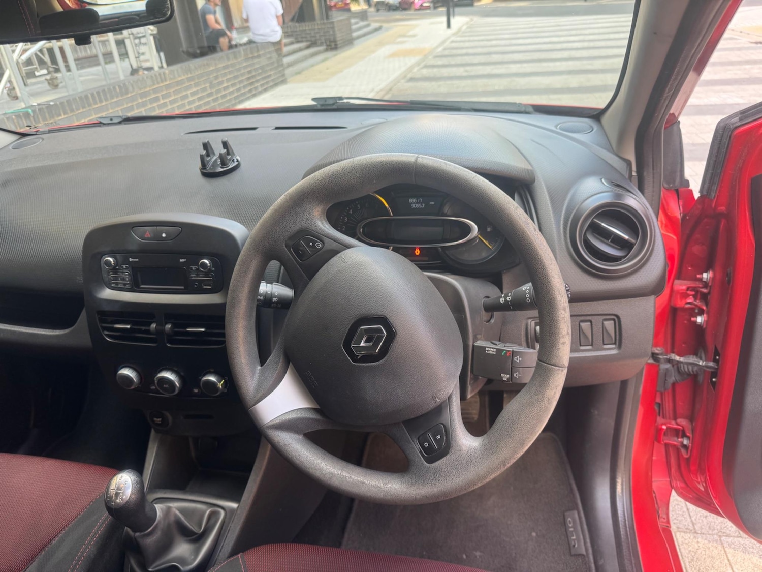 Used Renault Clio 2015 for sale - 76472226: Photo 34