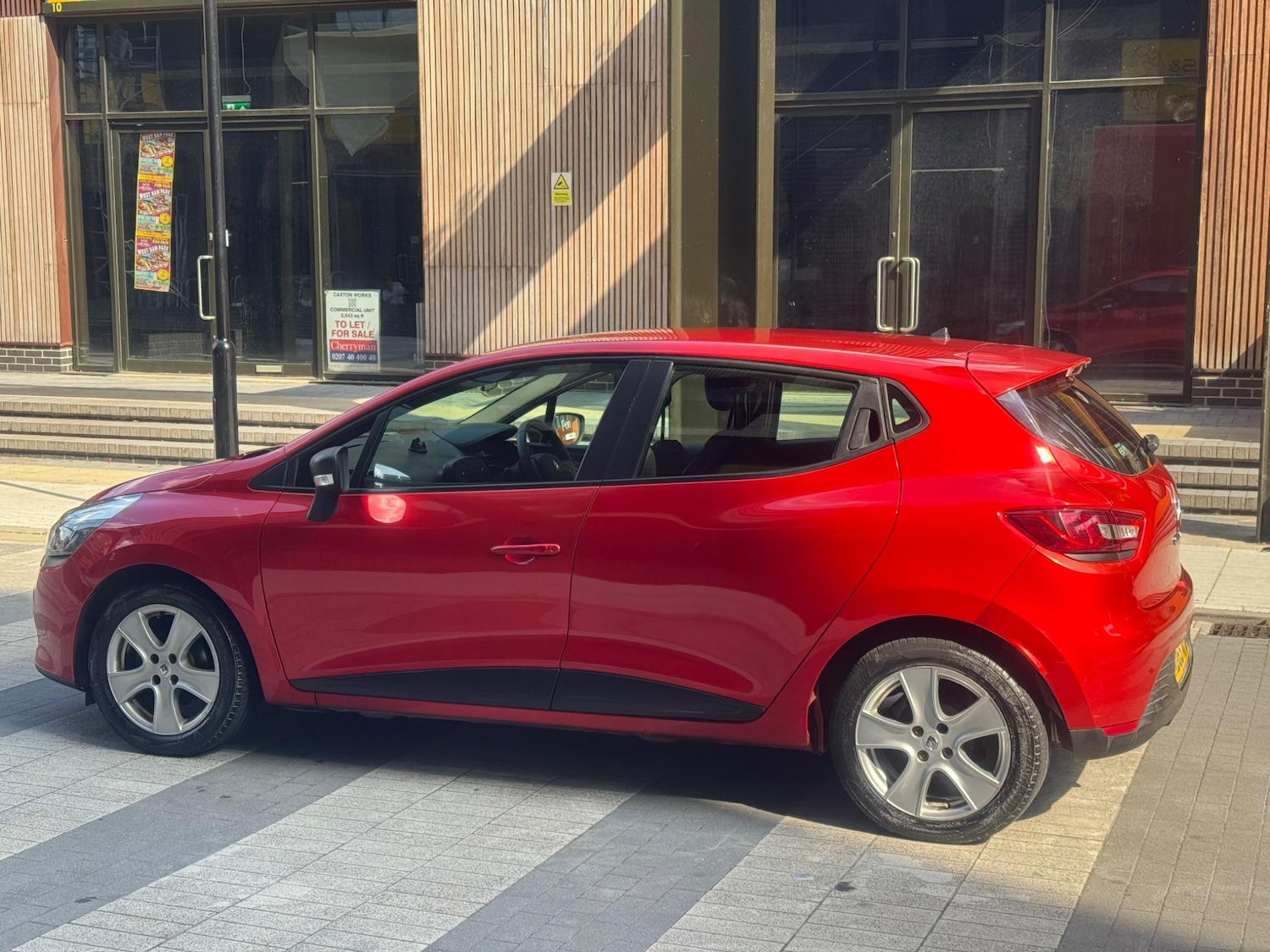 Used Renault Clio 2015 for sale - 76472226: Photo 7