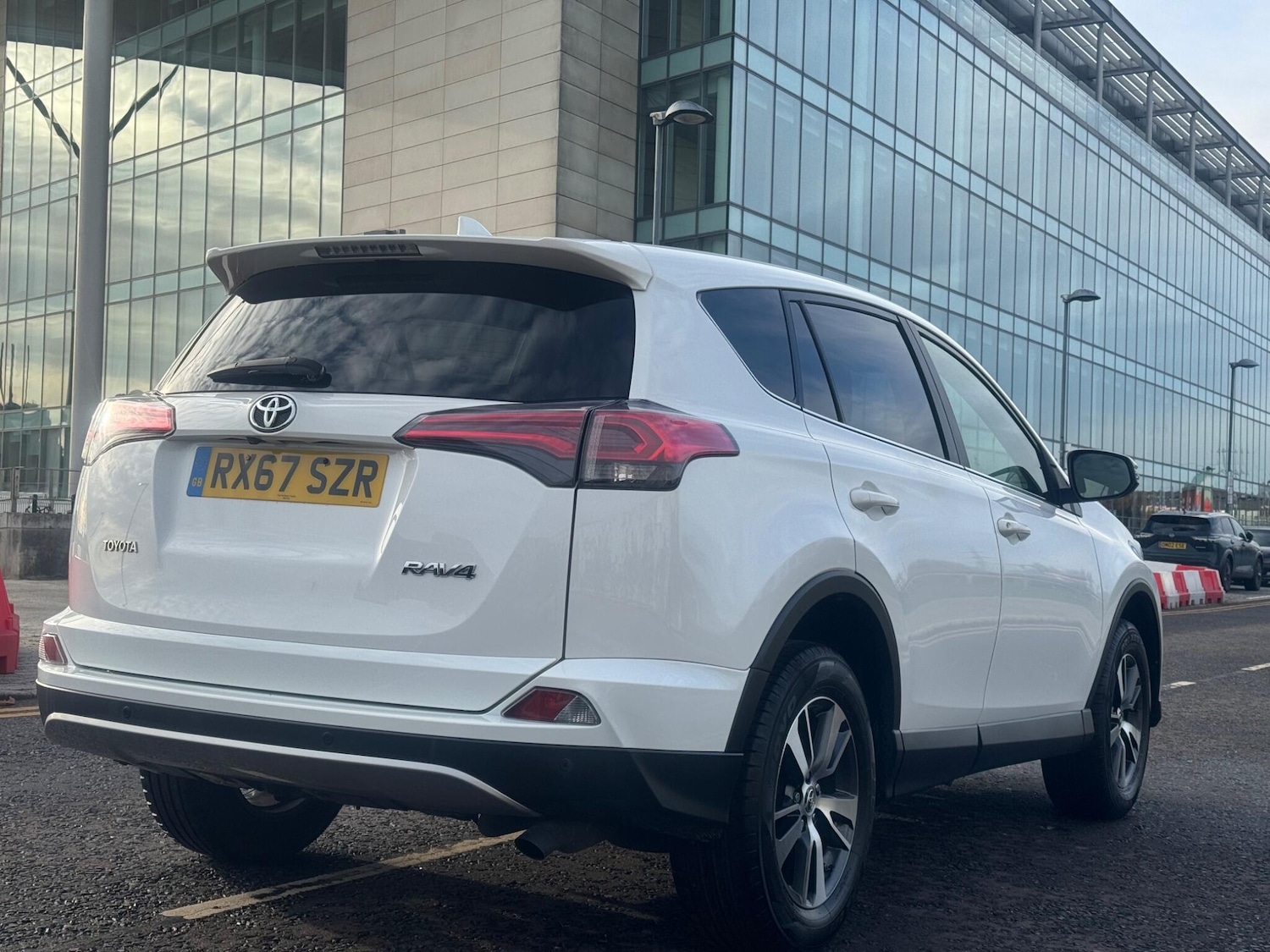 Used Toyota RAV4 2017 for sale - 78035140: Photo 11