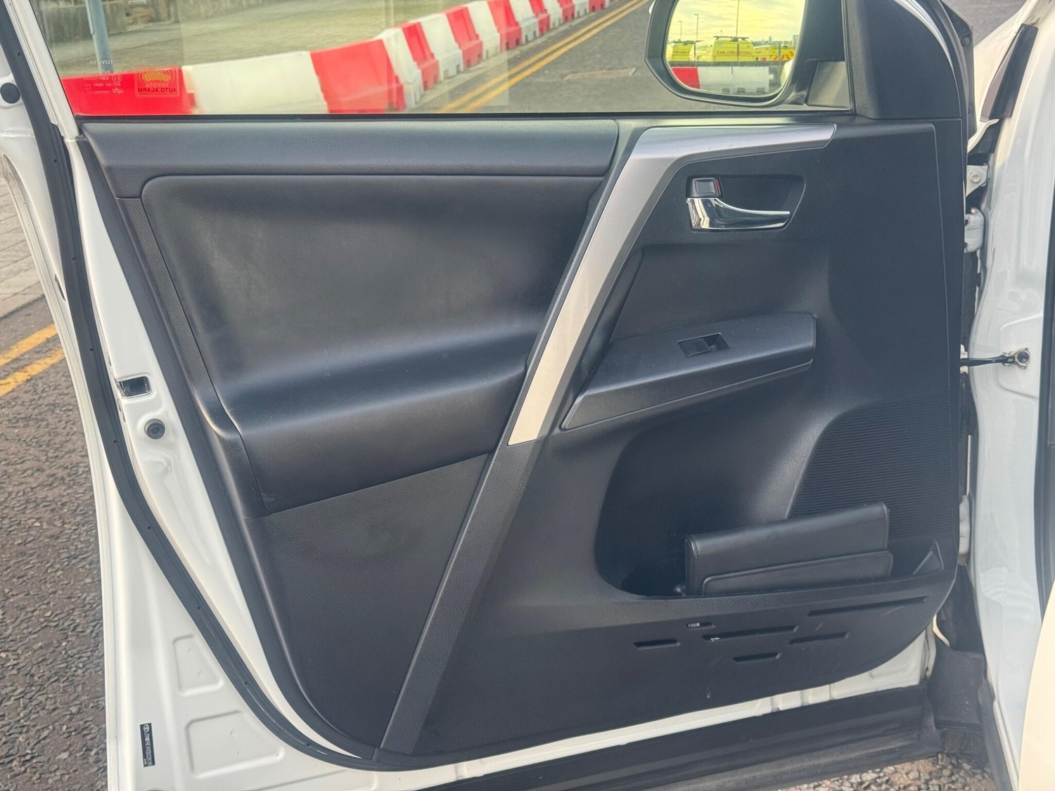 Used Toyota RAV4 2017 for sale - 78035140: Photo 25