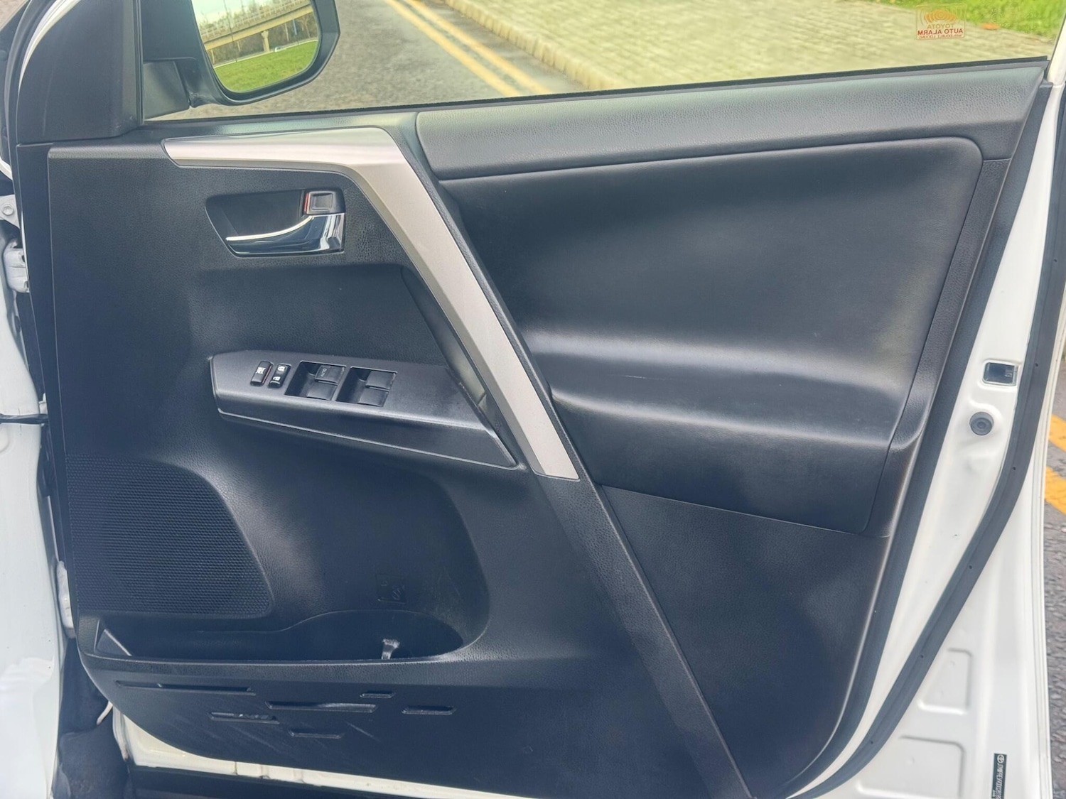 Used Toyota RAV4 2017 for sale - 78035140: Photo 28