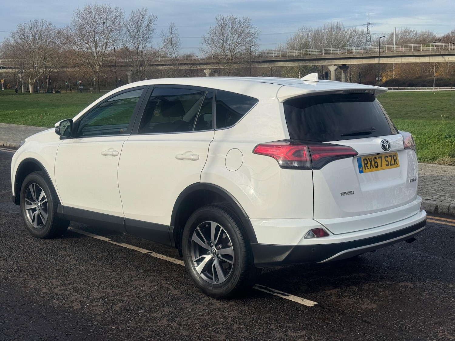 Used Toyota RAV4 2017 for sale - 78035140: Photo 4