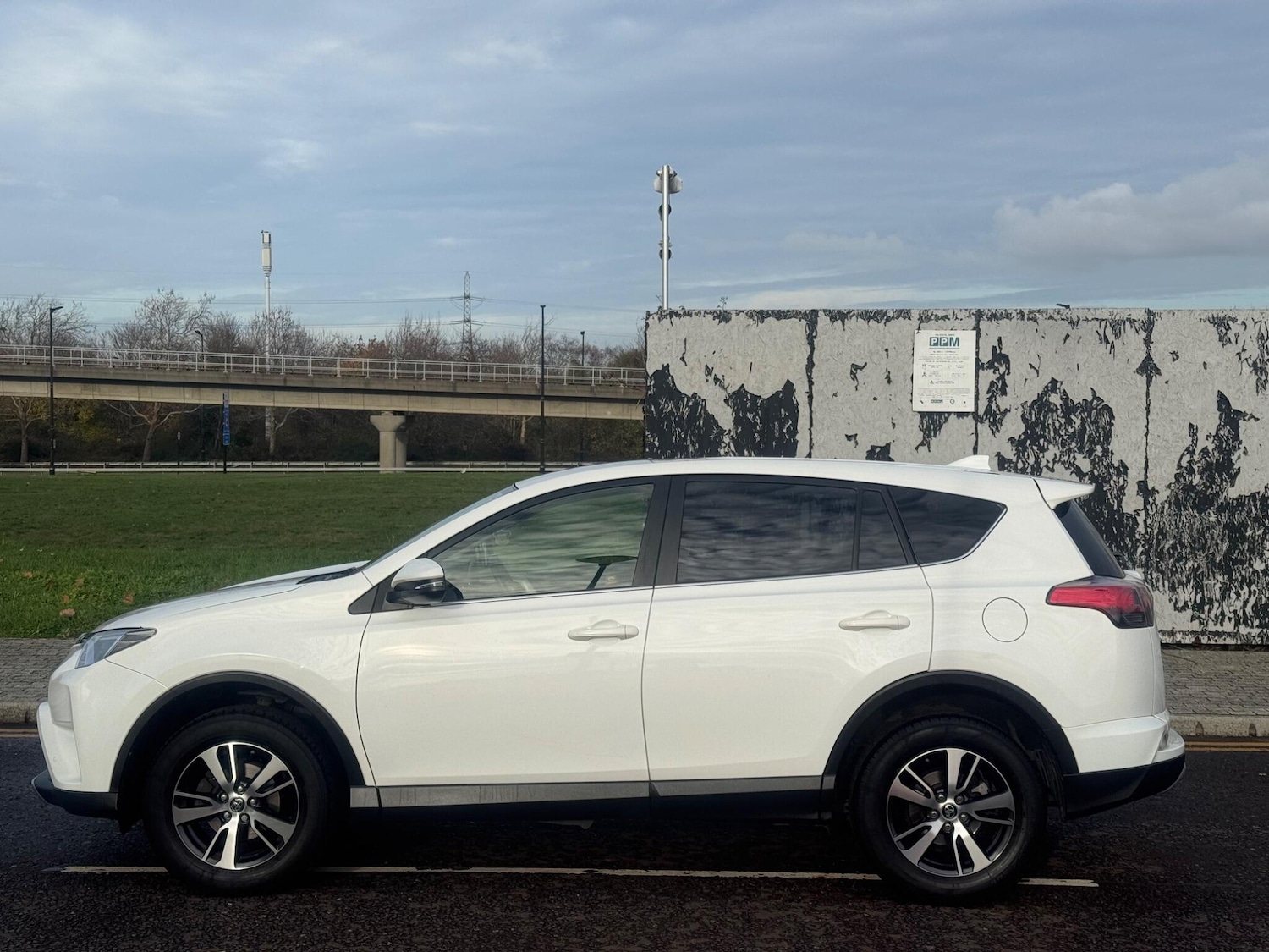 Used Toyota RAV4 2017 for sale - 78035140: Photo 7