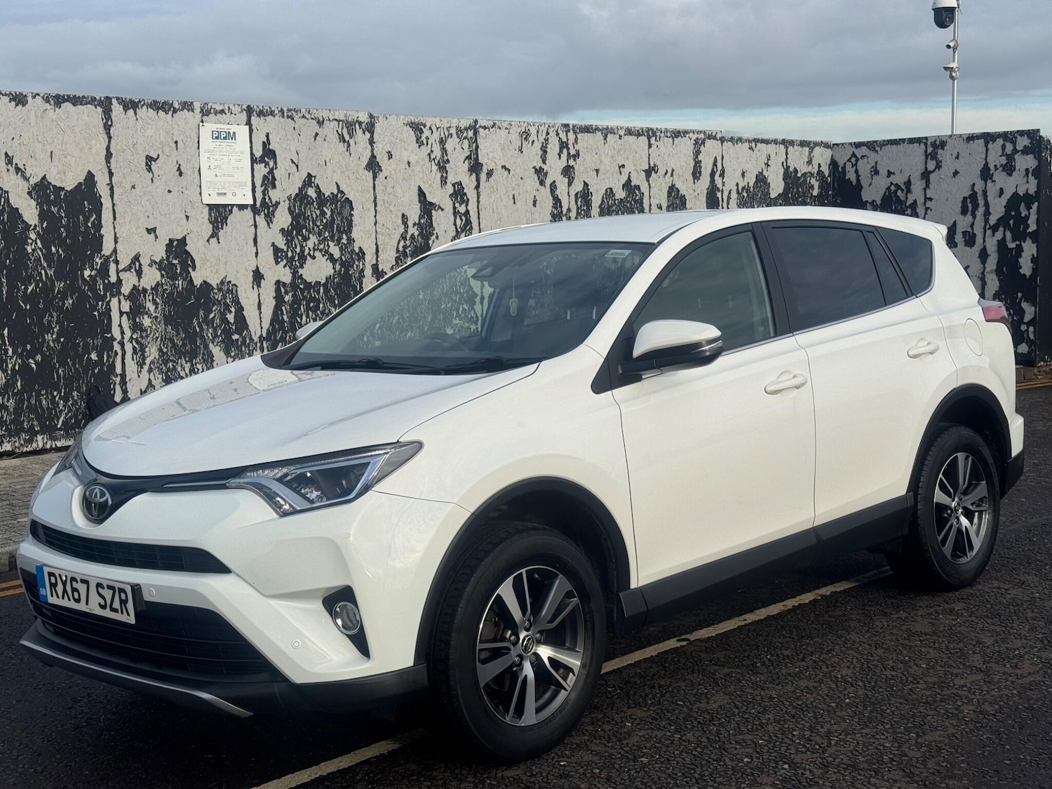 Used Toyota RAV4 2017 for sale - 77940526: Photo 3