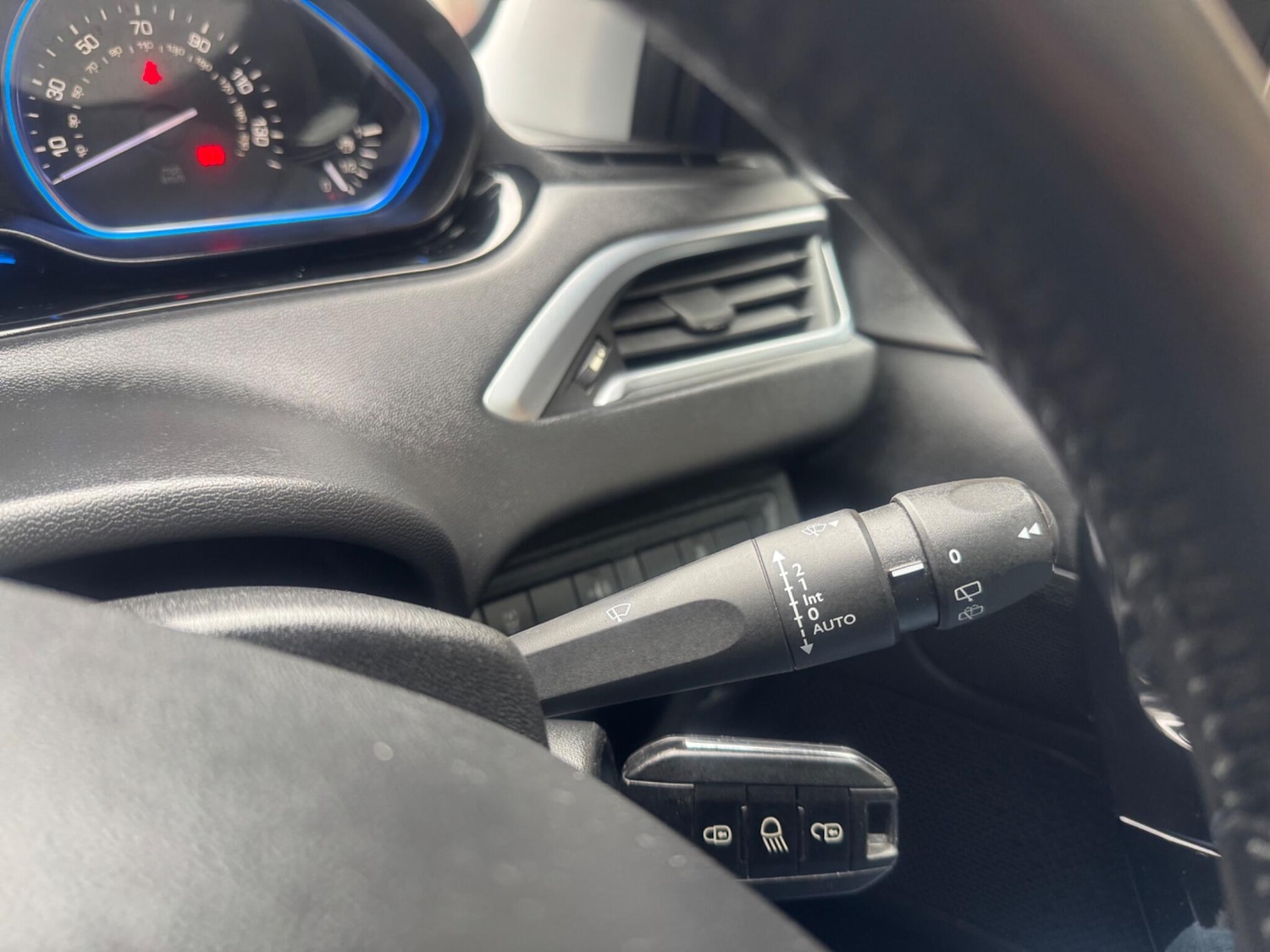 Used Peugeot 208 2015 for sale - 76715528: Photo 44