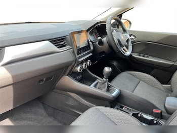 Used Renault Captur 2022 for sale - 79095090: Photo