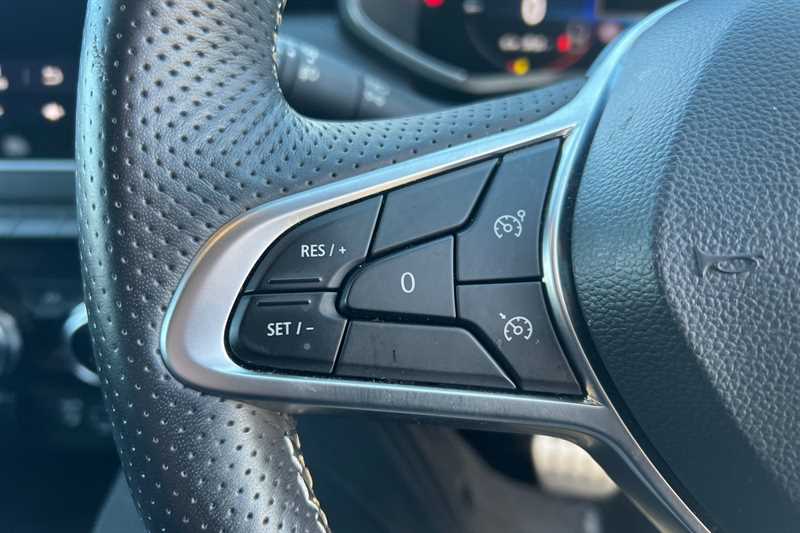 Used Renault Clio 2023 for sale - 75844094: Photo 17