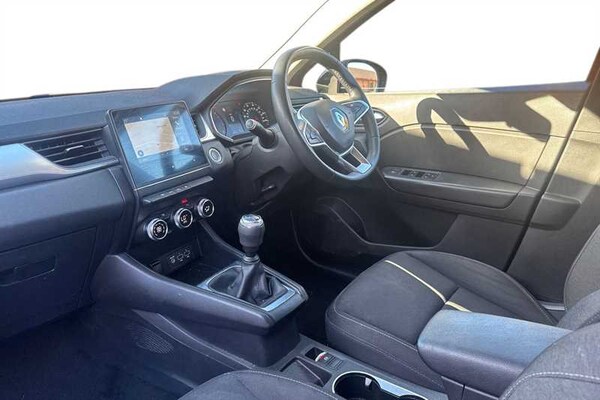 Used Renault Captur 2020 for sale - 76155102: Photo 2