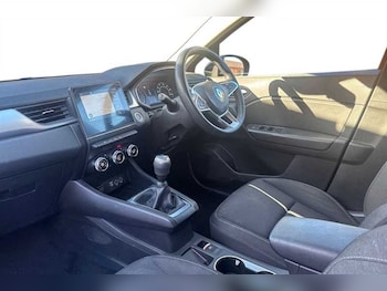 Used Renault Captur 2020 for sale - 76155102: Photo 2