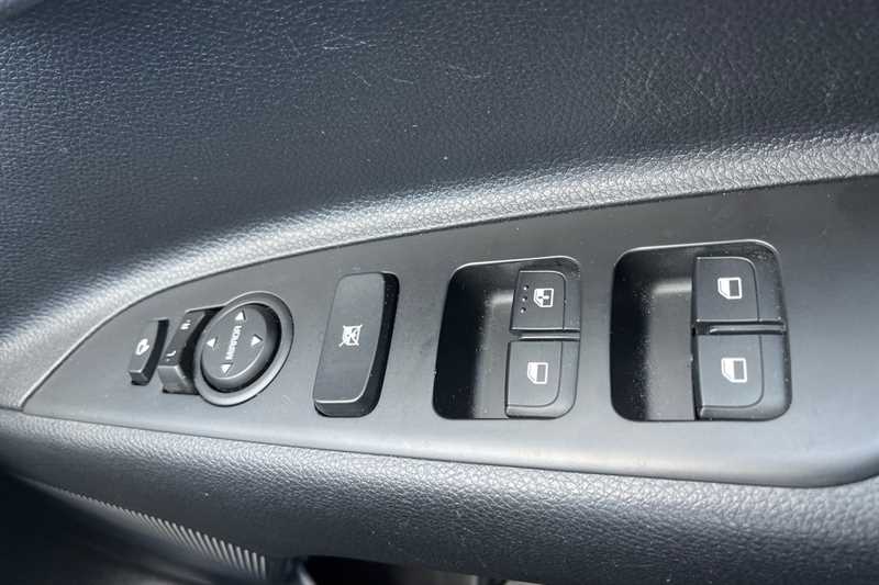 Used Kia Stonic 2023 for sale - 78103220: Photo 18