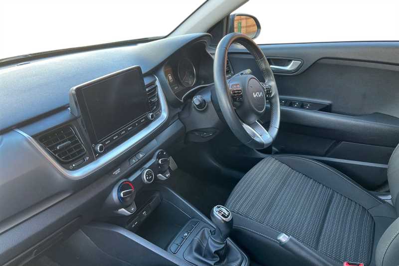 Used Kia Stonic 2023 for sale - 78103220: Photo 2