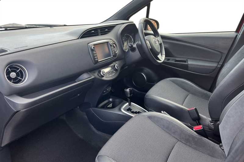 Used Toyota Yaris 2018 for sale - 77360727: Photo 2