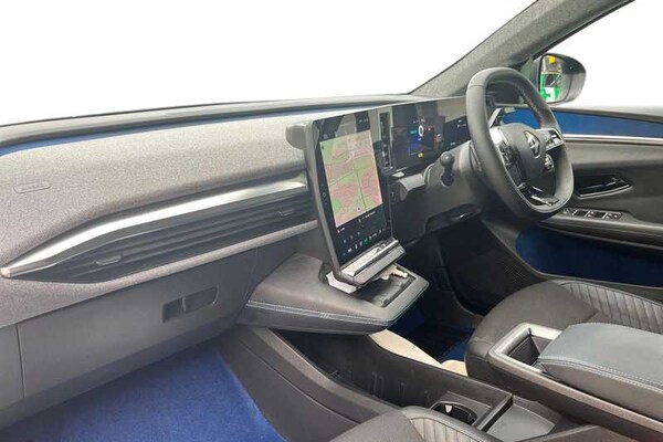 Used Renault Scenic E-Tech 2024 for sale - 75637095: Photo 2