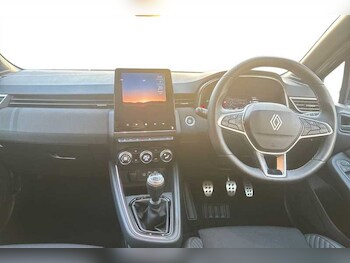 Used Renault Clio 2025 for sale - 76515137: Photo