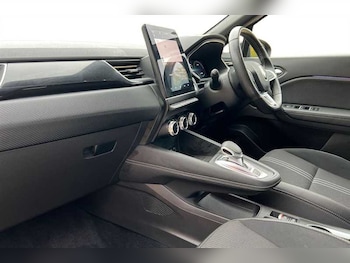 Used Renault Captur 2023 for sale - 76155208: Photo 2
